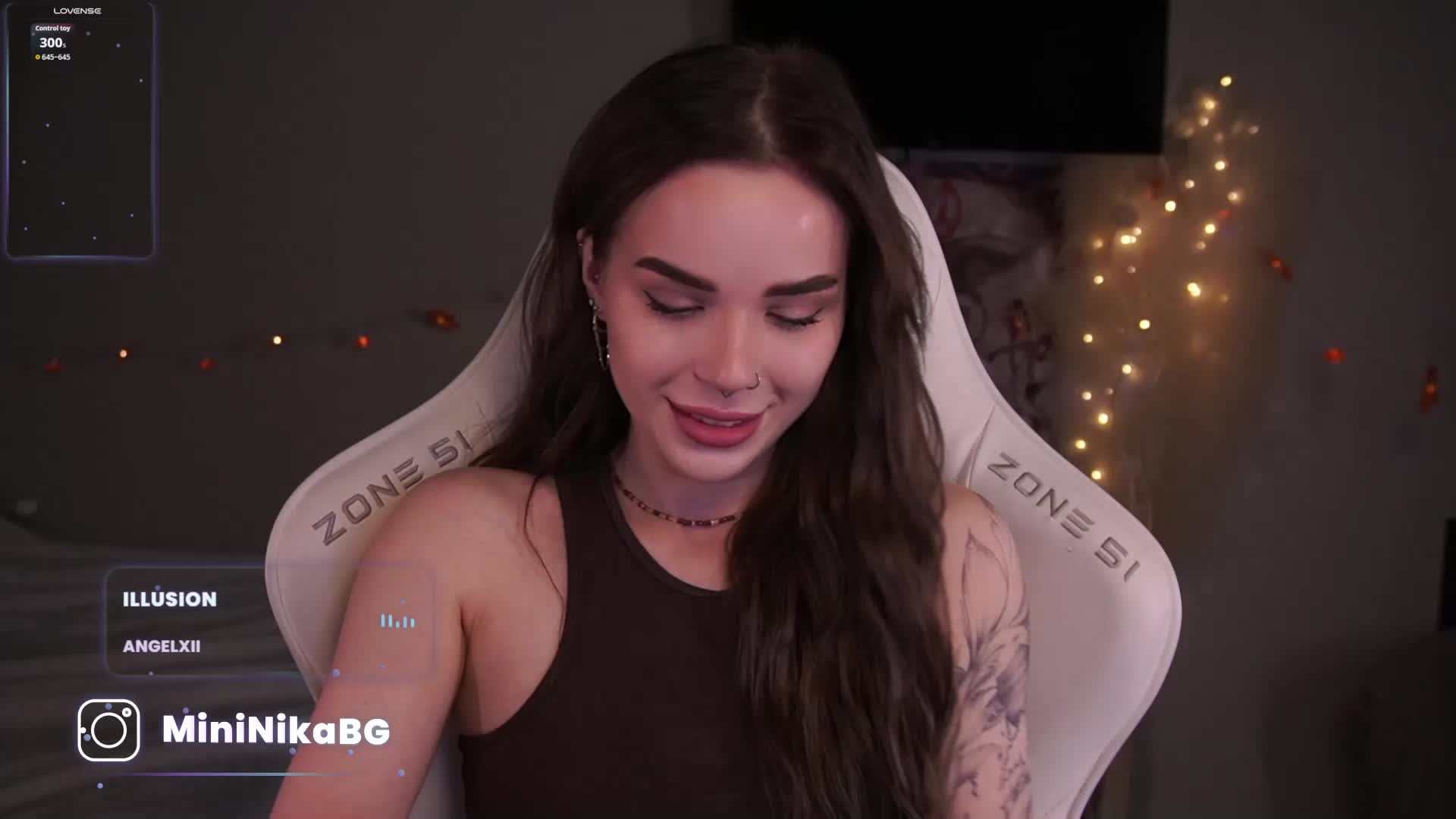 MiniNika Live Sex December 12, 2025