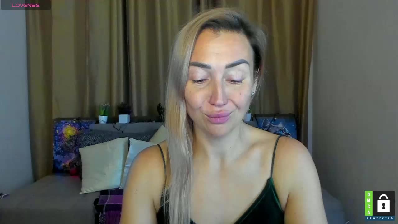 Jullyblondkiss Live Sex December 13, 2025