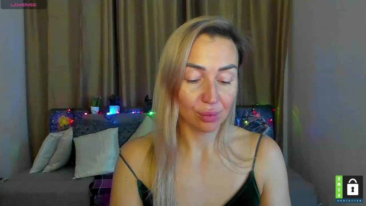 Jullyblondkiss Live Sex December 13, 2025
