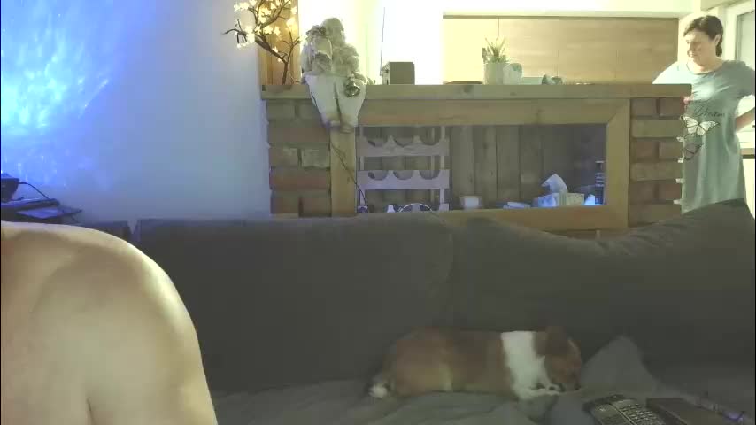 sanroom Live Sex December 14, 2025