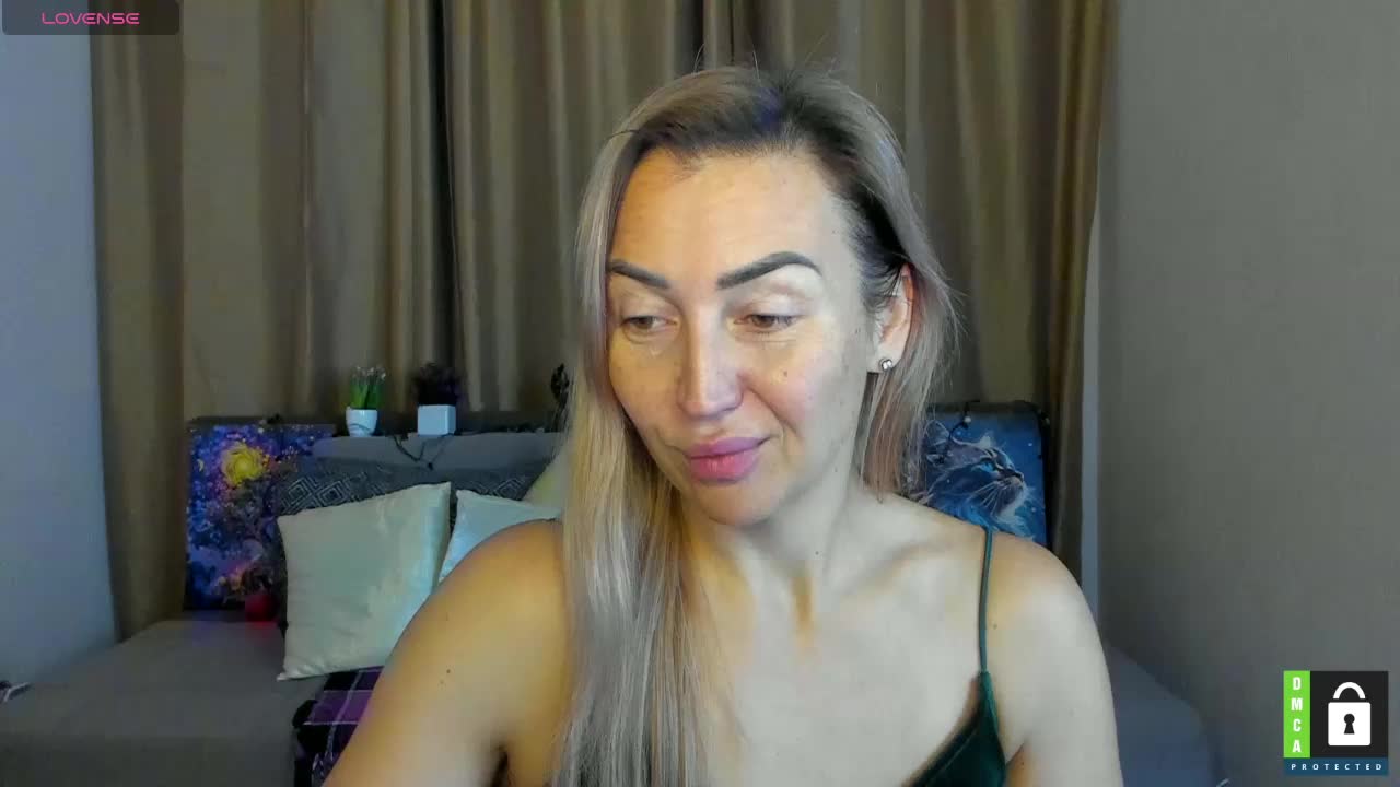 Jullyblondkiss Live Sex November 26, 2025