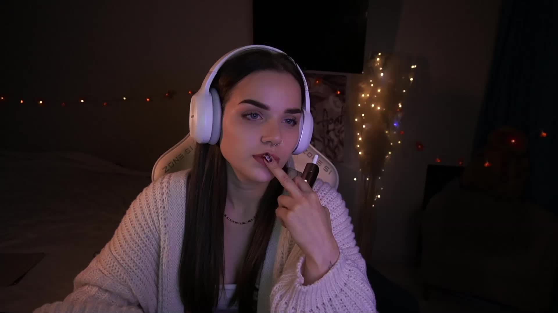 MiniNika Live Sex December 12, 2025