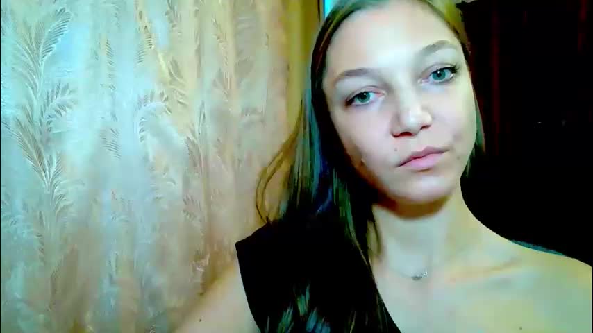 emilly_xkiss Live Sex December 13, 2025