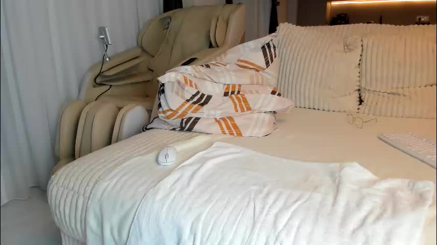 saradiamond01 Live Sex November 27, 2025