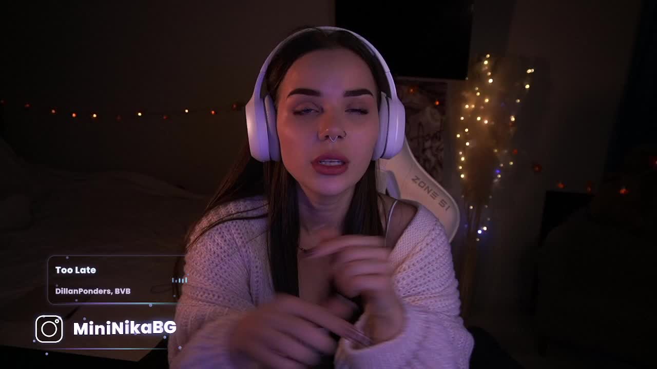 MiniNika Live Sex November 27, 2025