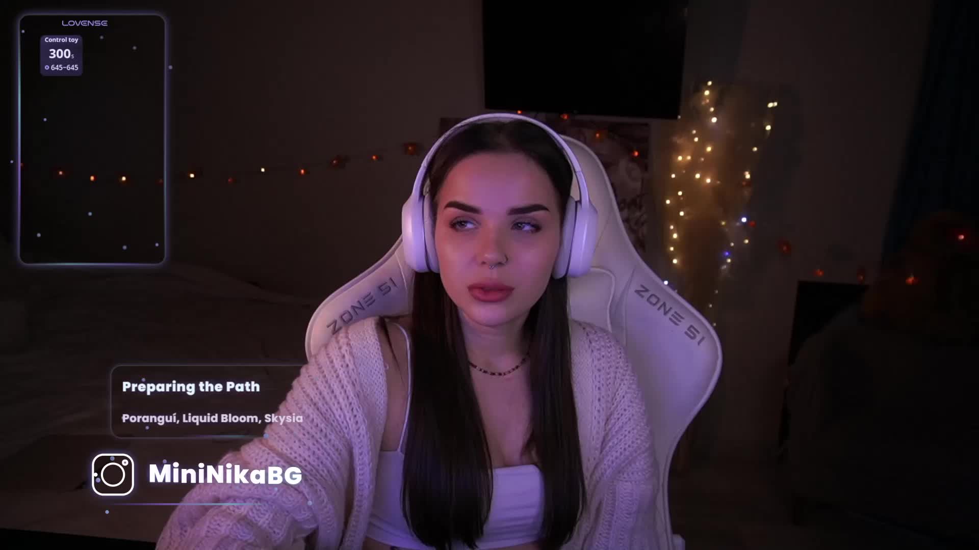 MiniNika Live Sex November 28, 2025