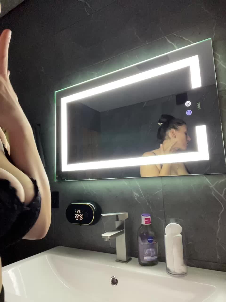 Potifays Live Sex December 13, 2025