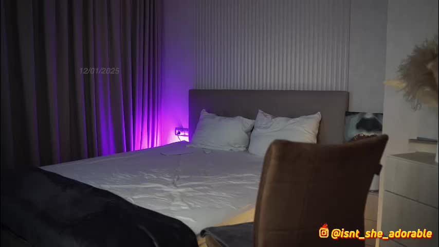 gold_blond Live Sex December 13, 2025