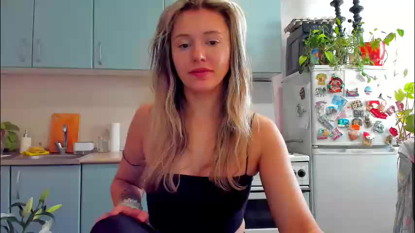 foxy_blond Live Sex December 14, 2025