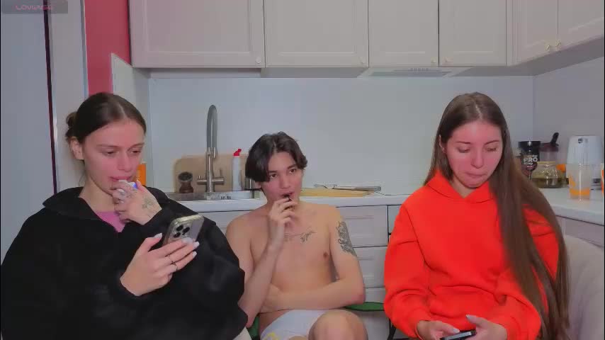 ihavepaws33 Live Sex December 13, 2025