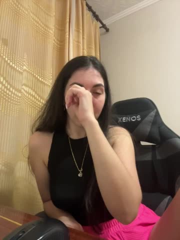 Vika19981 Live Sex December 14, 2025
