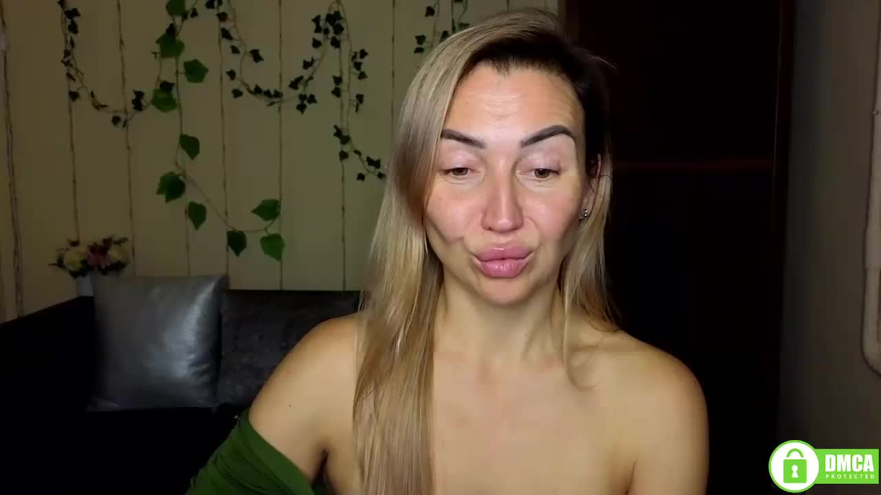 Jullyblondkiss Live Sex December 3, 2025
