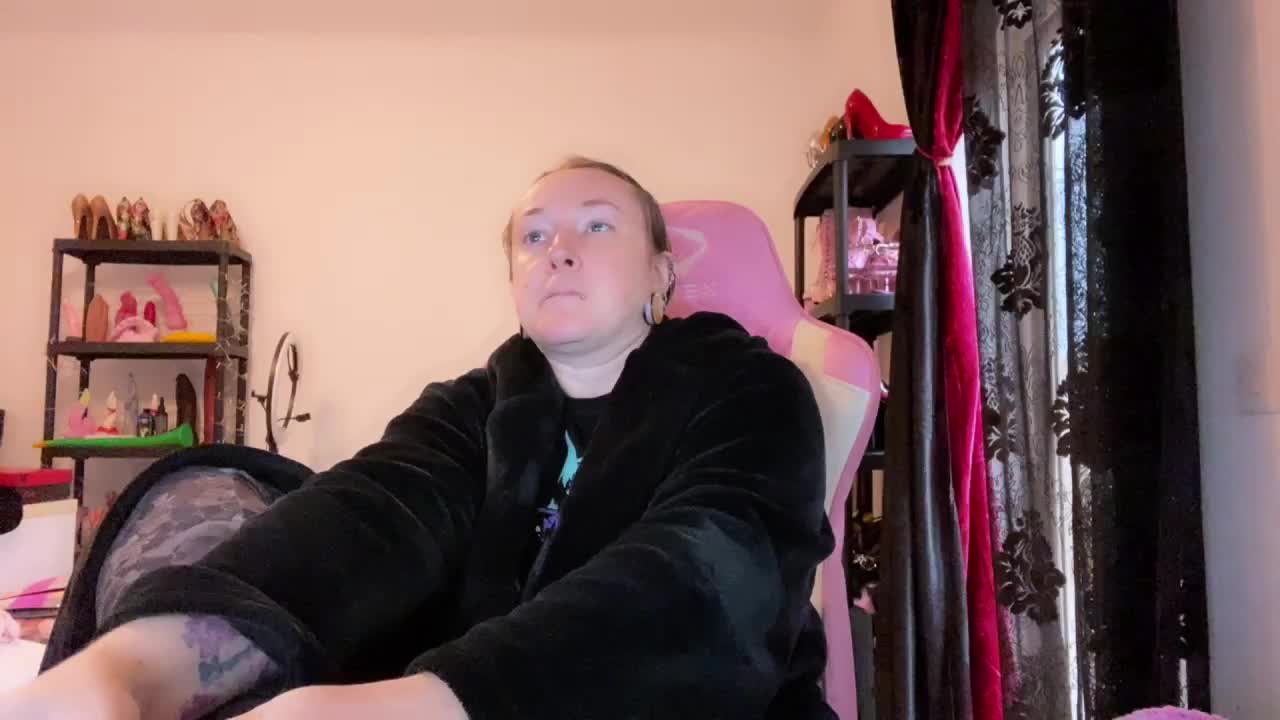 NylonQueen Live Sex December 4, 2025