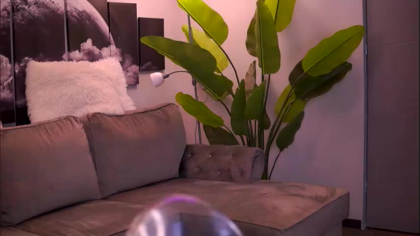 ellieredd Live Sex December 6, 2025