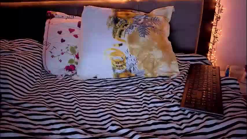 _just_a_simple_girl Live Sex December 13, 2025