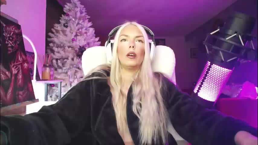 tinykylie Live Sex December 7, 2025