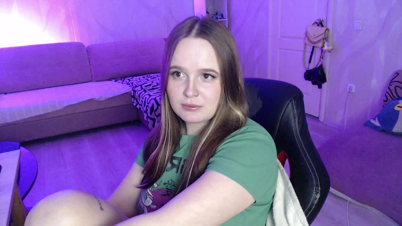 Lizzi-Peach Live Sex December 8, 2025