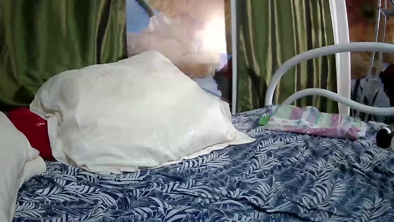 Aktriska Live Sex December 9, 2025