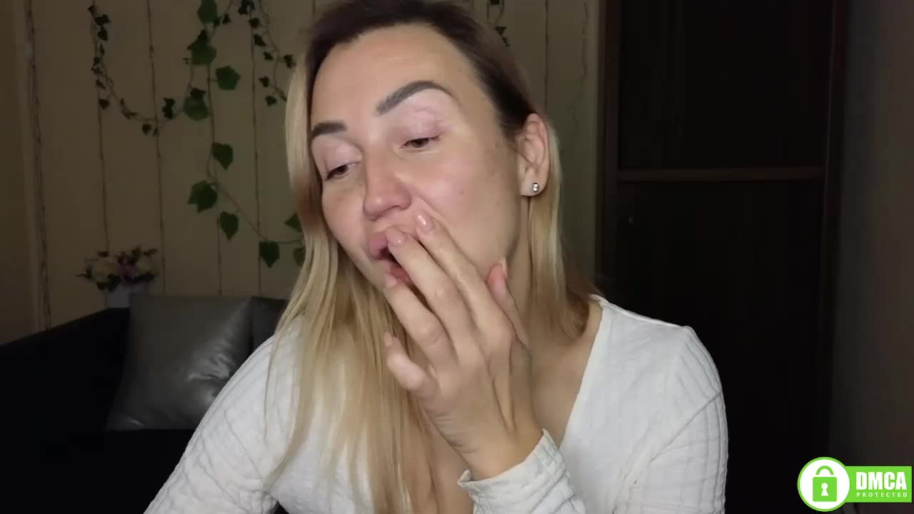 Jullyblondkiss Live Sex December 10, 2025