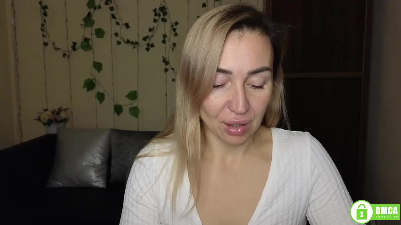 Jullyblondkiss Live Sex December 10, 2025