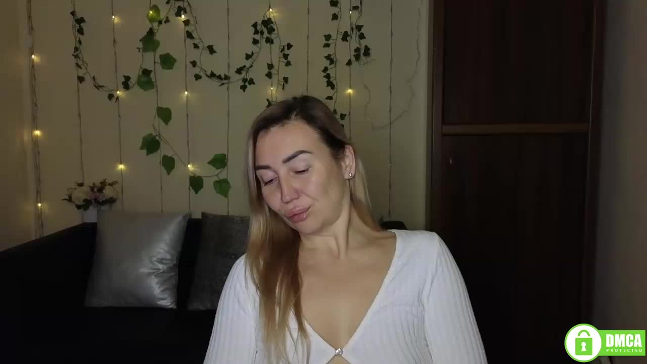 Jullyblondkiss Live Sex December 10, 2025