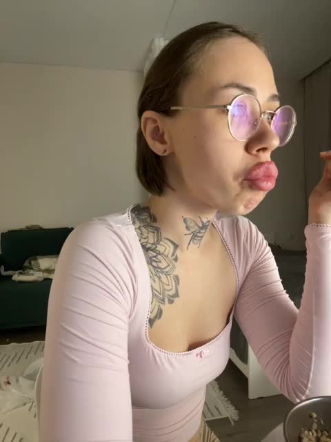 v_-_-_v Live Sex December 9, 2025