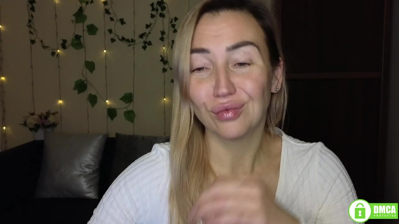 Jullyblondkiss Live Sex December 10, 2025