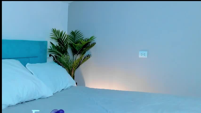 L1ittle_kitty_ Live Sex December 13, 2025