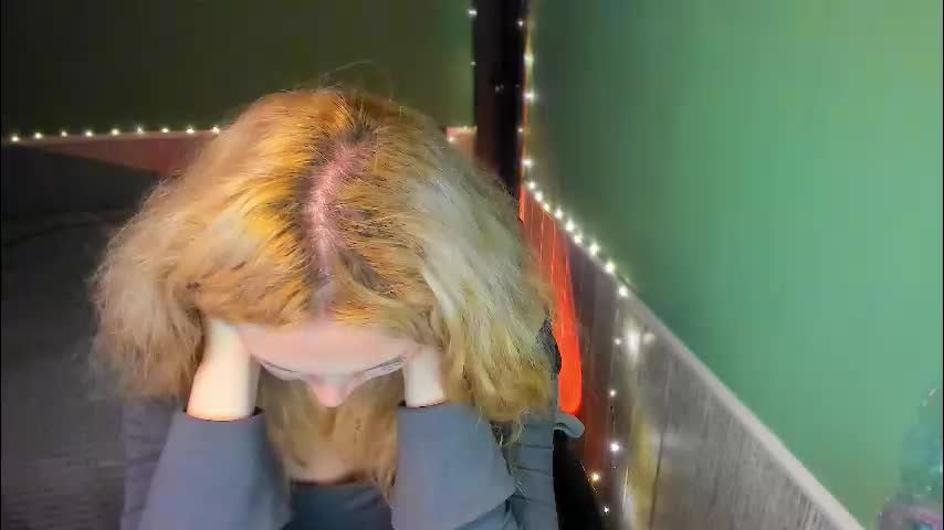 mari_kiku Live Sex December 14, 2025