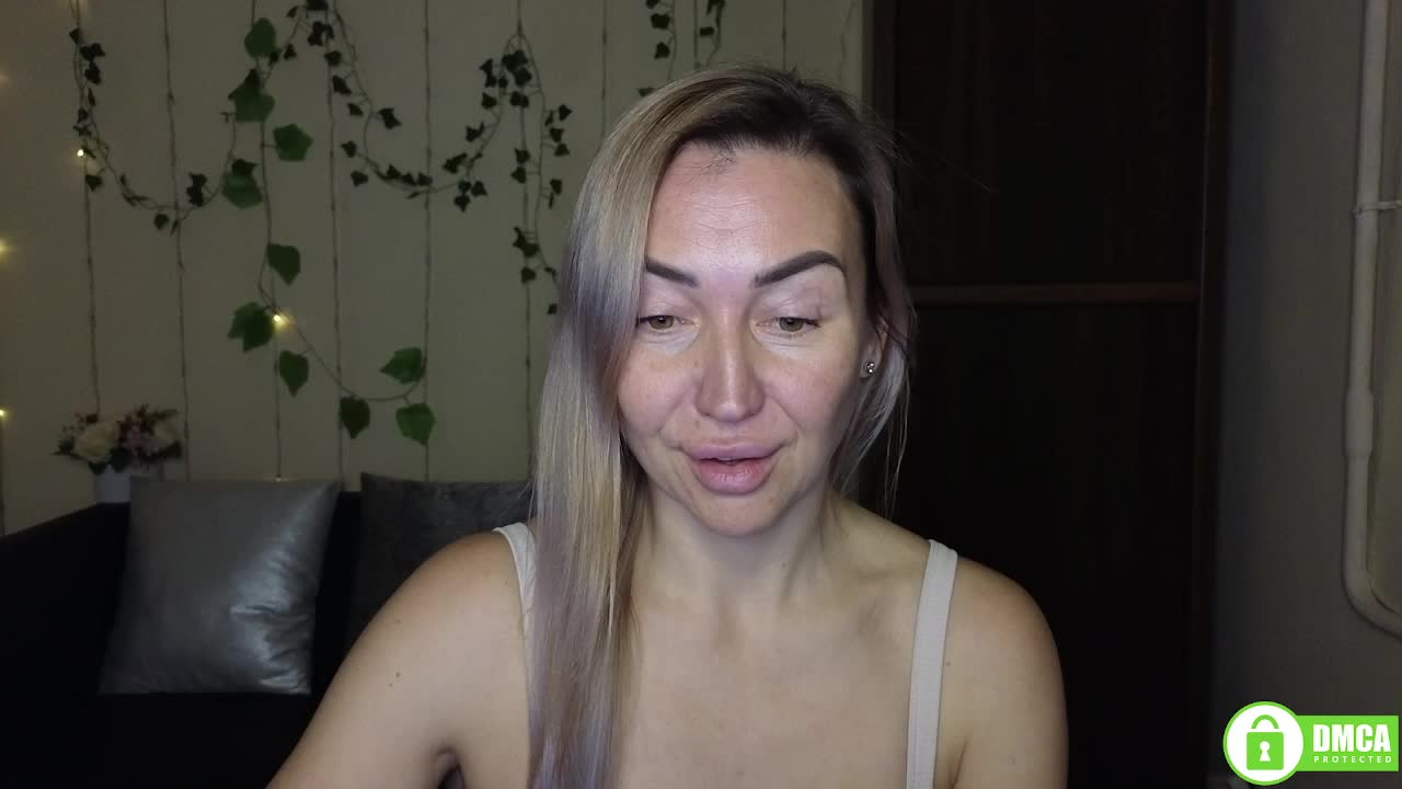 Jullyblondkiss Live Sex December 12, 2025