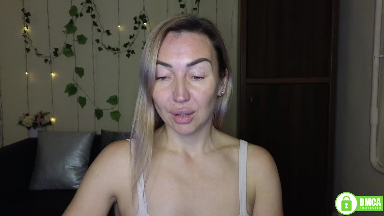 Jullyblondkiss Live Sex December 12, 2025