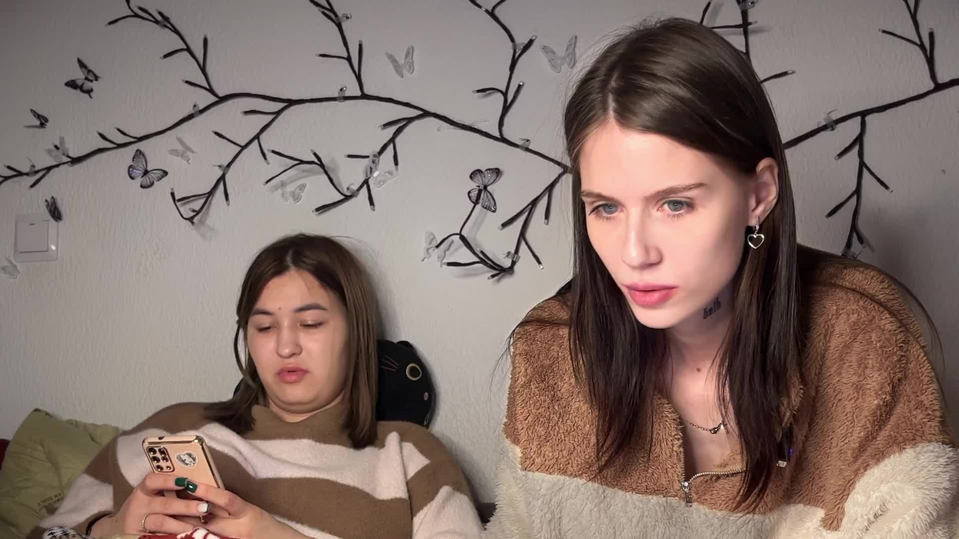 _Two_Chicks_ Live Sex December 17, 2025