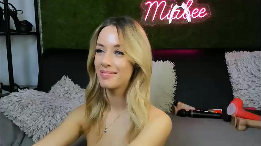 miabeex Live Sex December 17, 2025