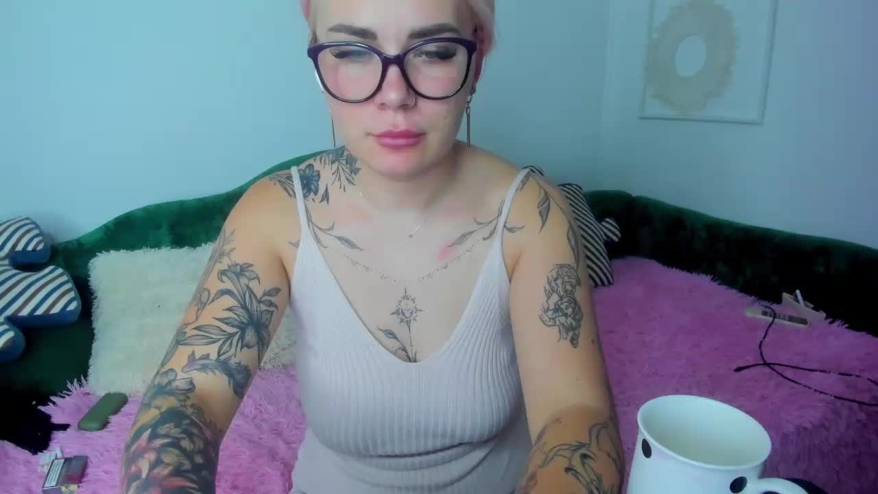 lada-love Live Sex December 17, 2025