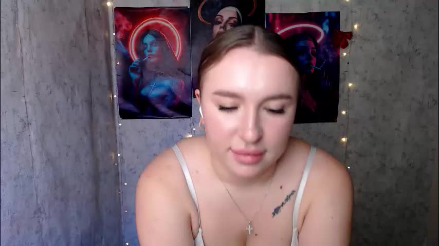 _julianaini_ Live Sex December 17, 2025