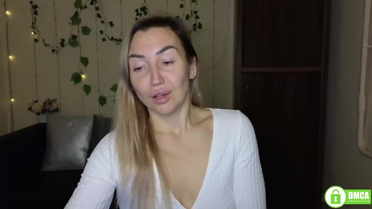 Jullyblondkiss Live Sex December 17, 2025