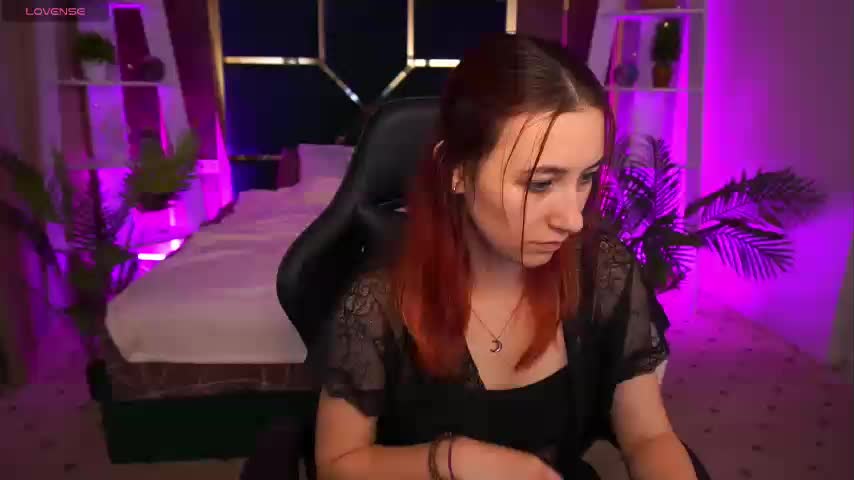 RoxyRayy Live Sex December 17, 2025