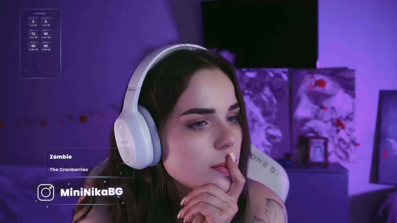 MiniNika Live Sex December 17, 2025