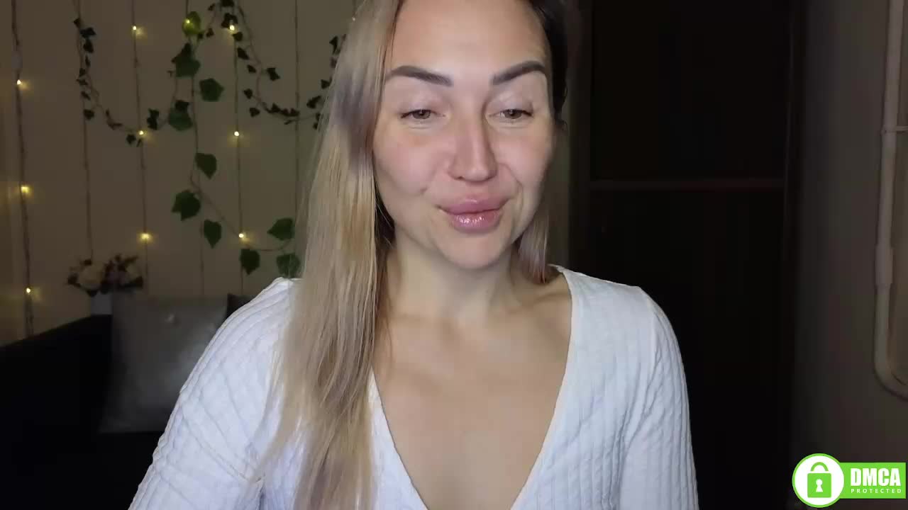 Jullyblondkiss Live Sex December 17, 2025