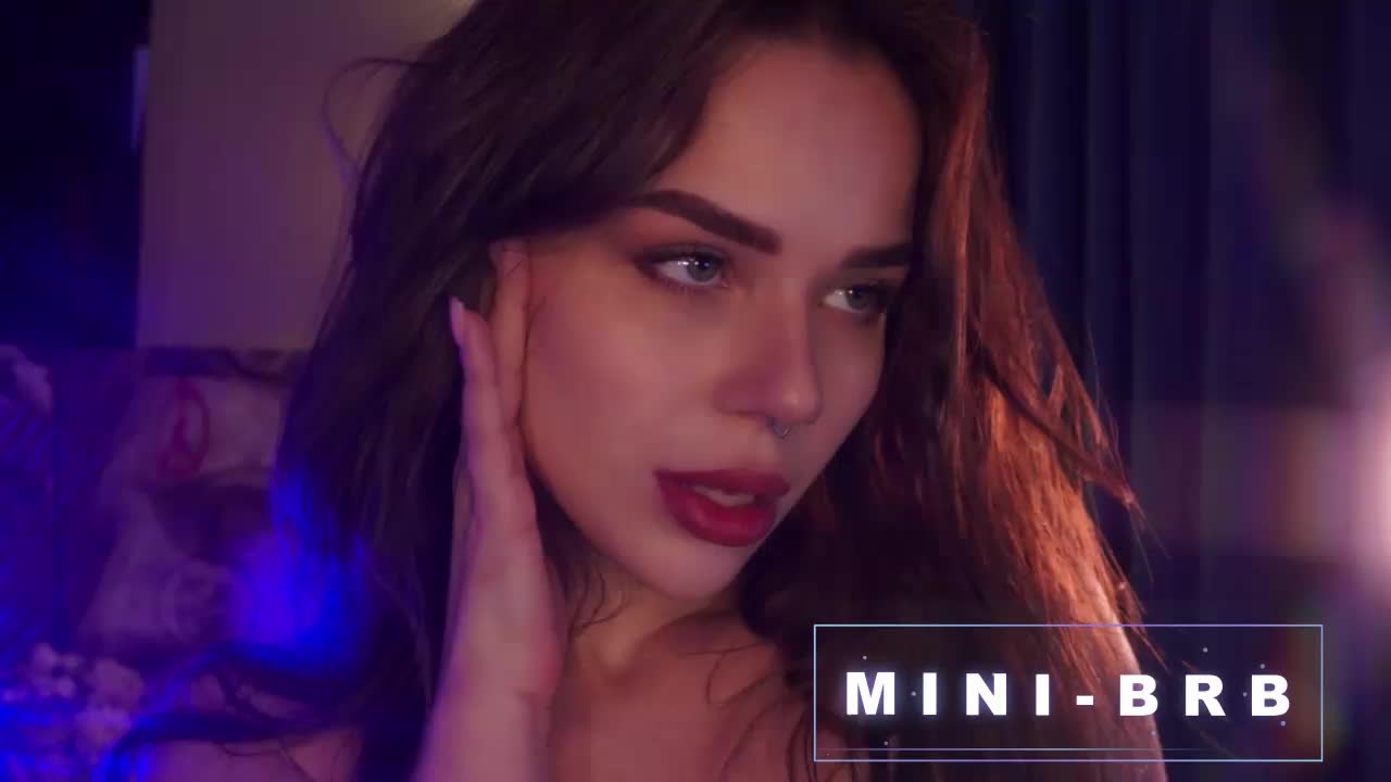 MiniNika Live Sex December 17, 2025