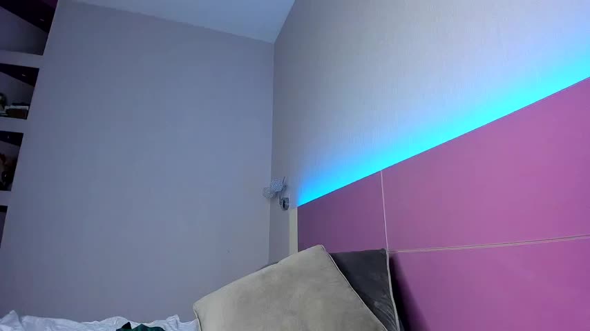 CrazyWomen Live Sex December 17, 2025