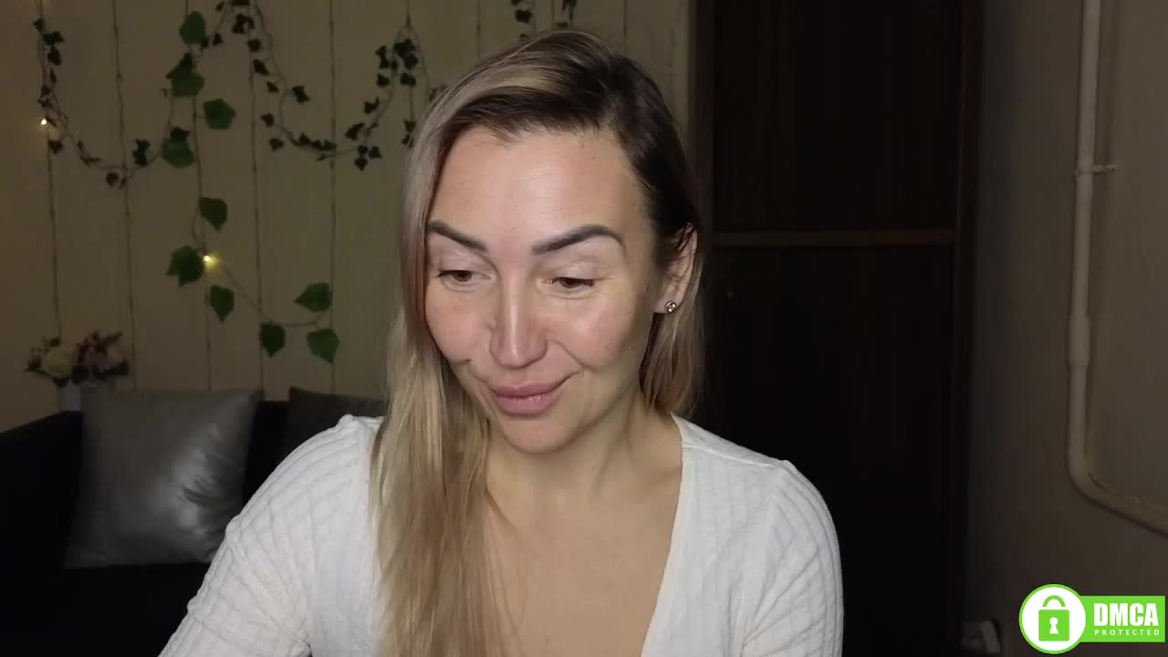 Jullyblondkiss Live Sex December 17, 2025