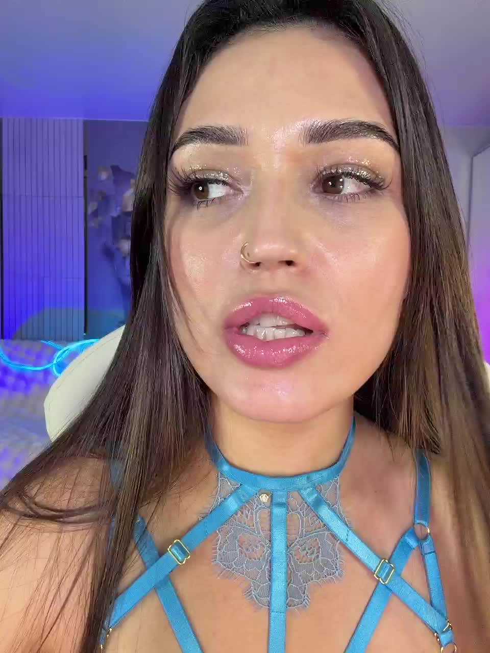 Anutka-chocolatee Live Sex December 17, 2025