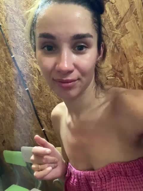 Queen-of-squirt Live Sex December 17, 2025