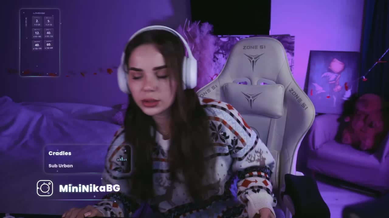 MiniNika Live Sex December 17, 2025