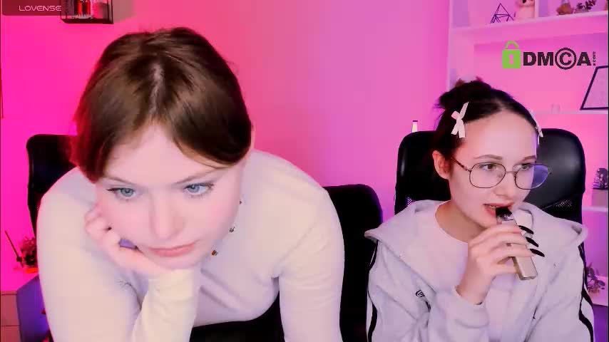 mona_cloud Live Sex December 17, 2025