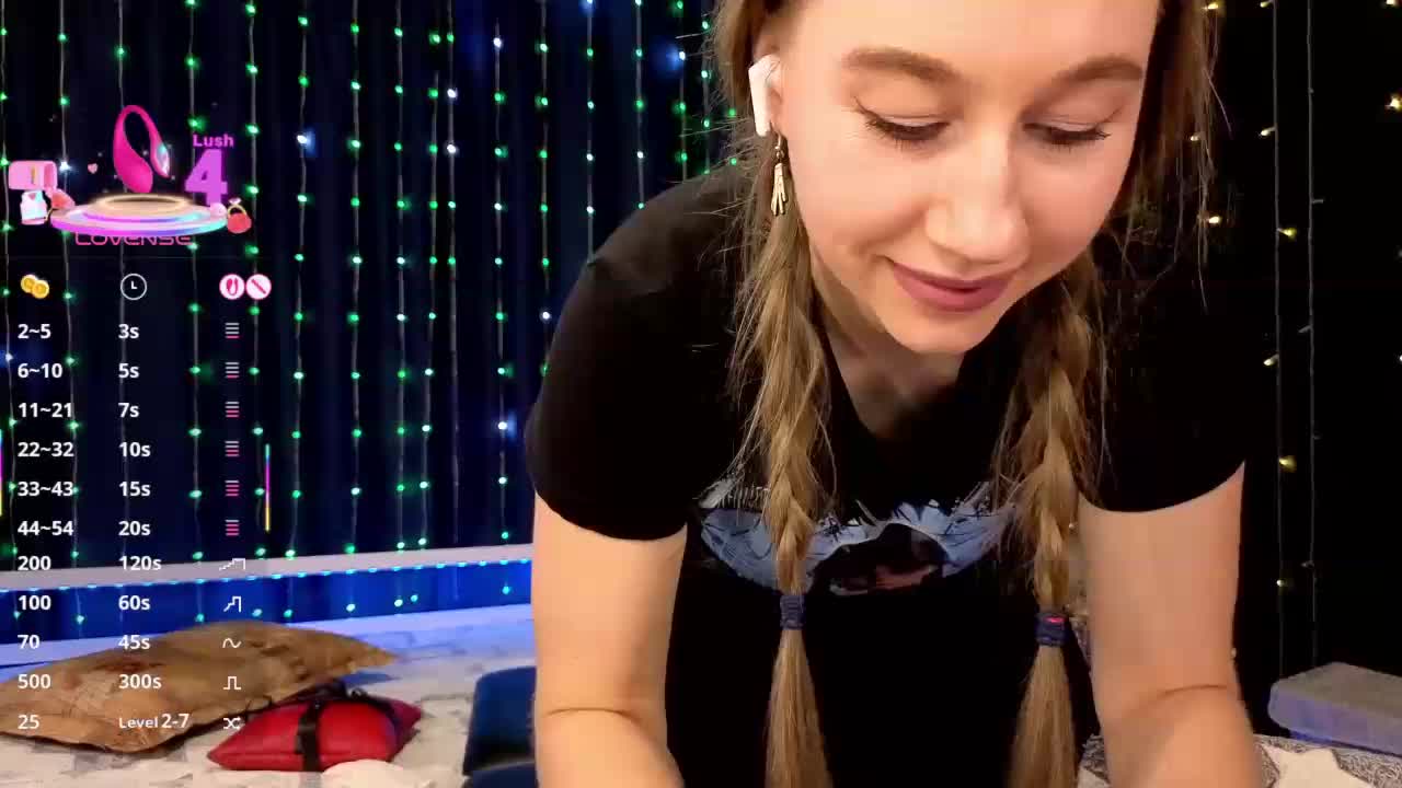 kiskaWEDNESDAY Live Sex December 17, 2025