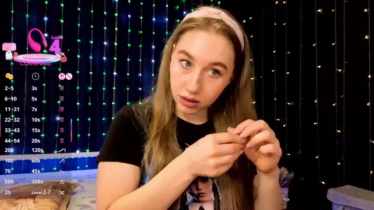 kiskaWEDNESDAY Live Sex December 17, 2025