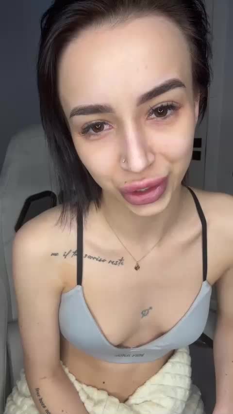 AdeleLaCroix Live Sex December 17, 2025