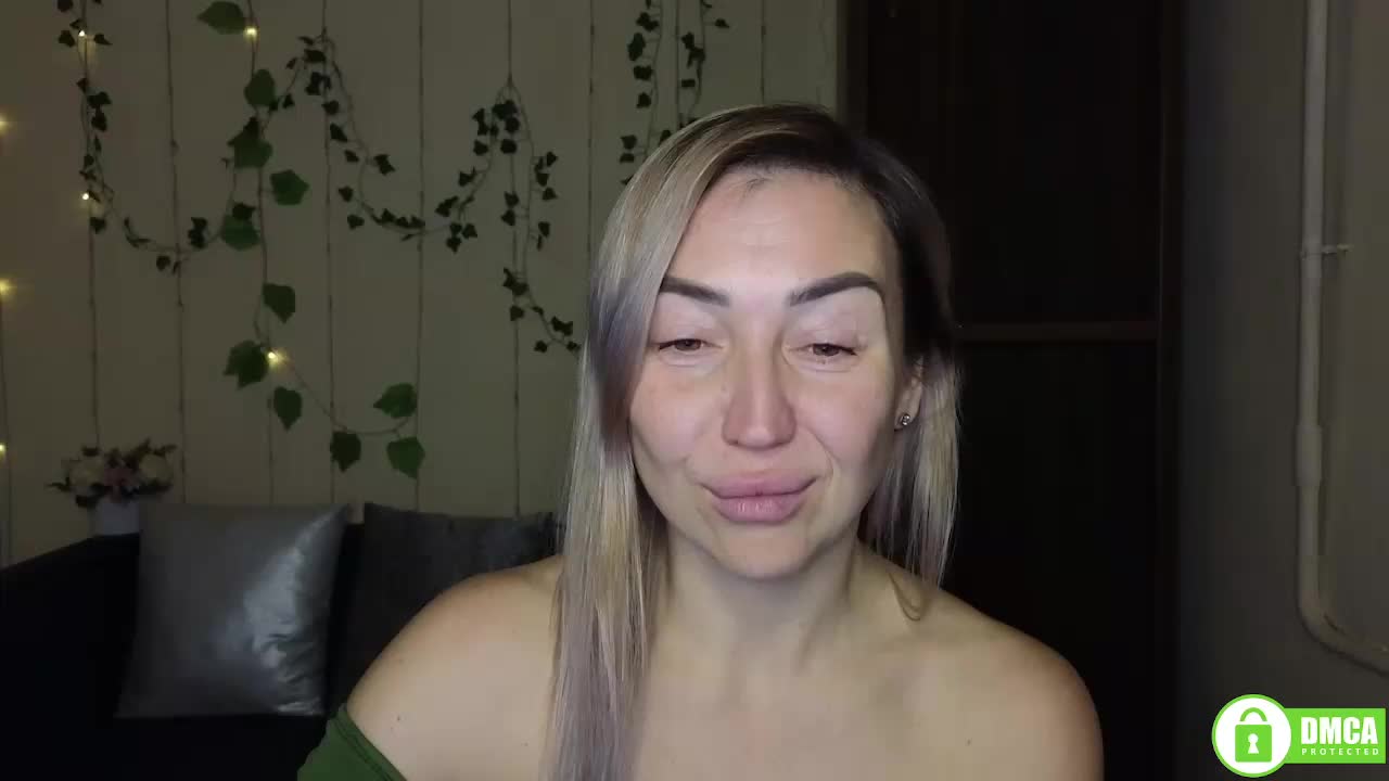 Jullyblondkiss Live Sex December 17, 2025